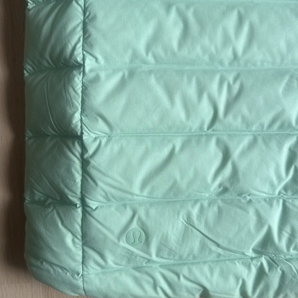 LULULEMON NWOT Navigation Down Vest
Creamy Mint size M - Picture 3 of 5
